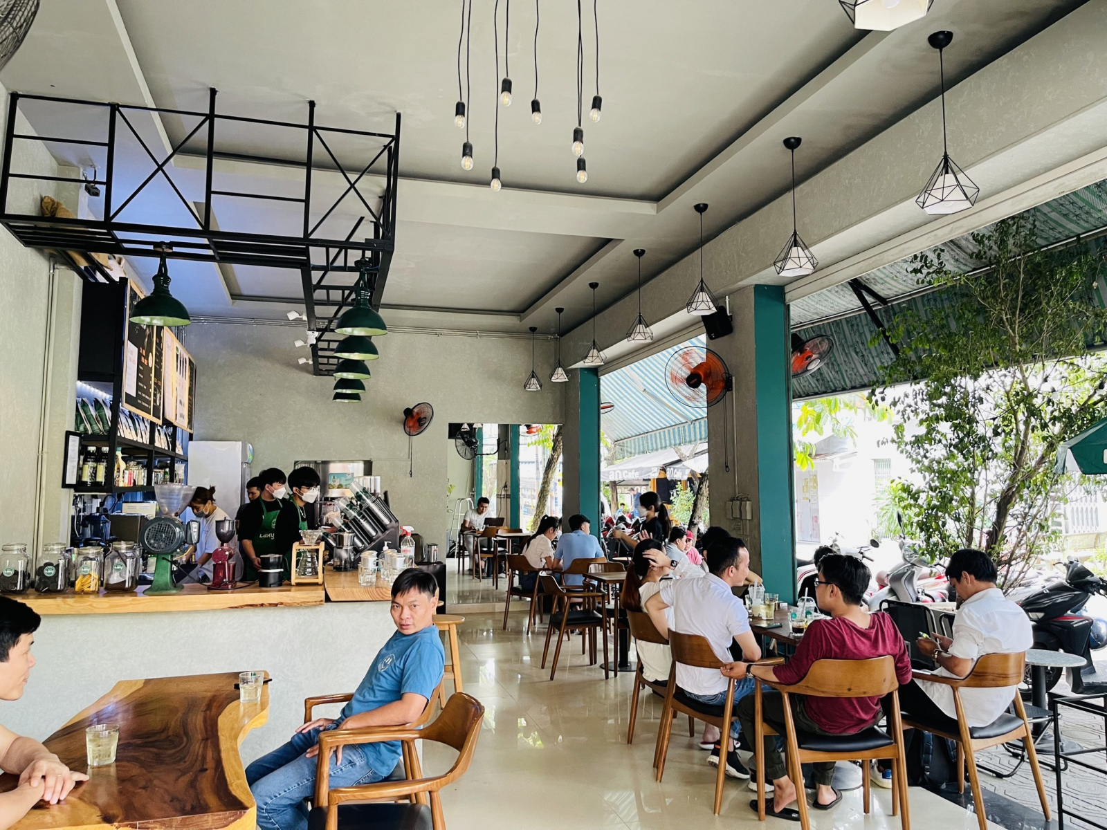Laxy Coffee đã chuyển về địa điểm mới 103 Trương Vĩnh Ký, Q.TP